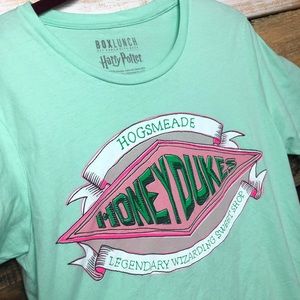 HARRY POTTER boxlunch graphic tee
